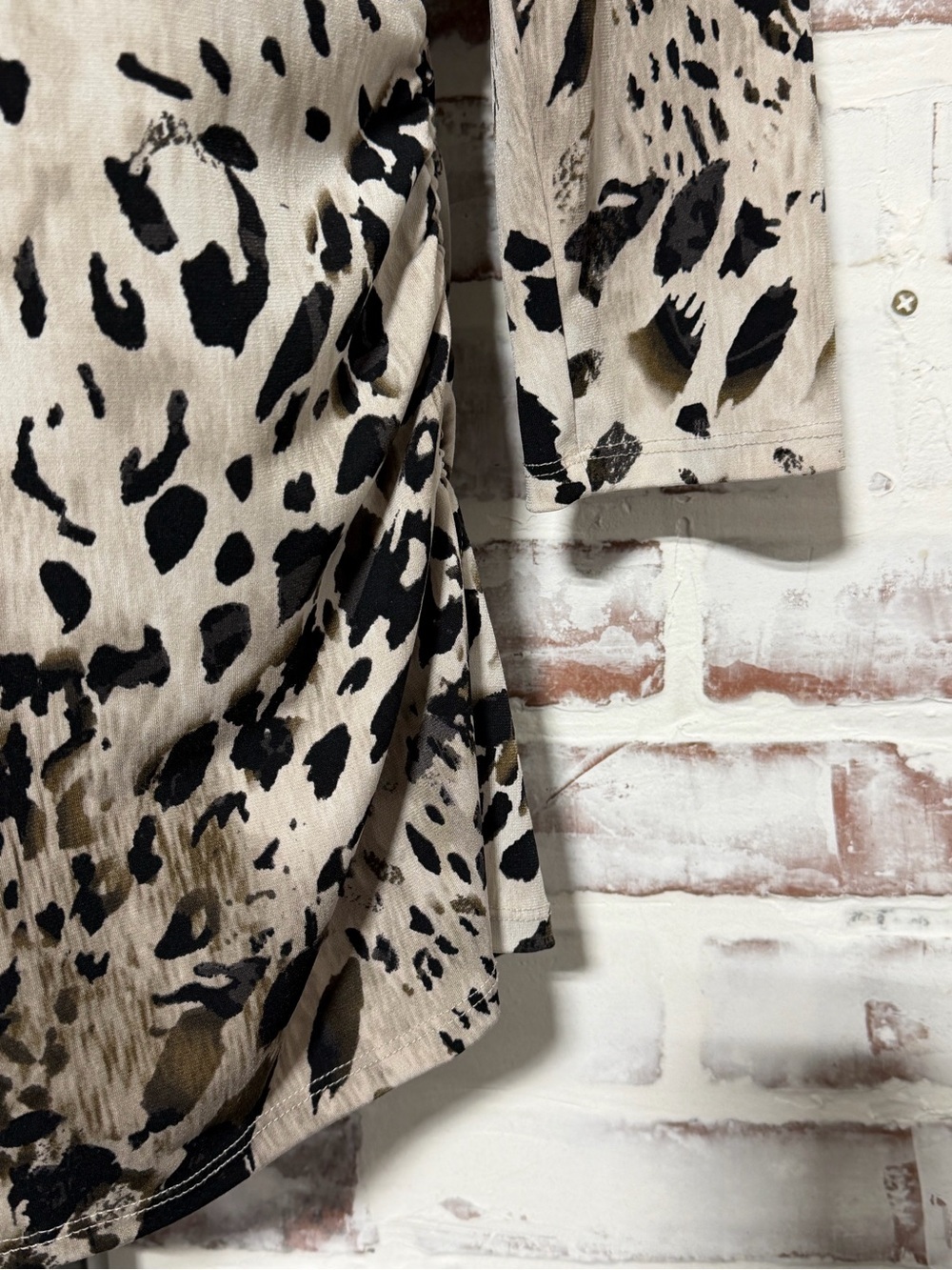 Vince Camuto Black and Taupe Animal Print Blouse women’s medium - Picture 3 of 7
